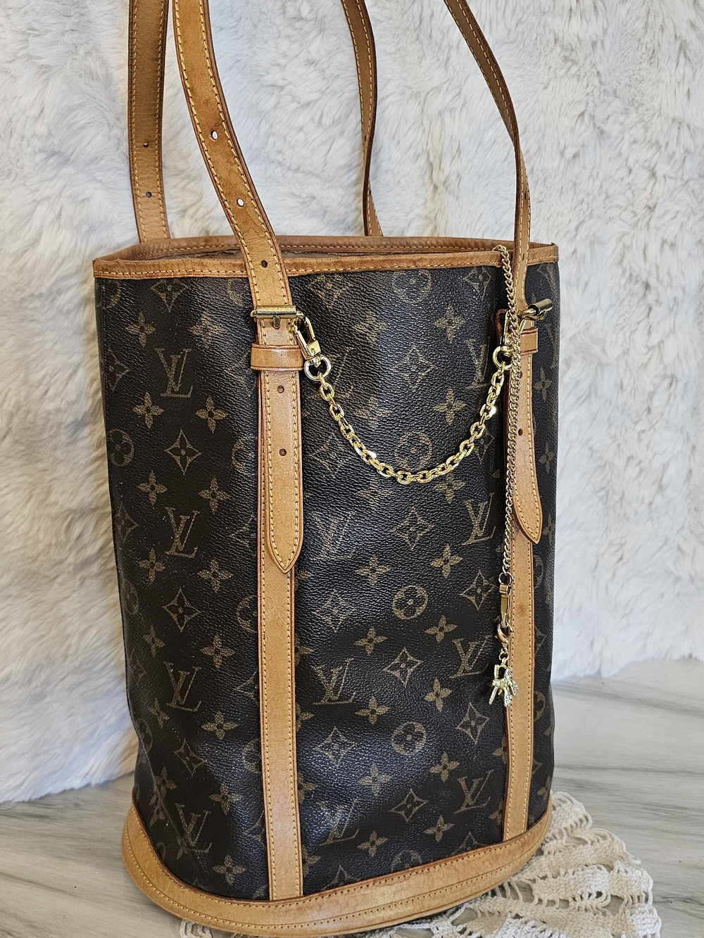 Louis Vuitton Monogram Canvas Bucket Tote in Brown and Tan - Picture 1 of 15